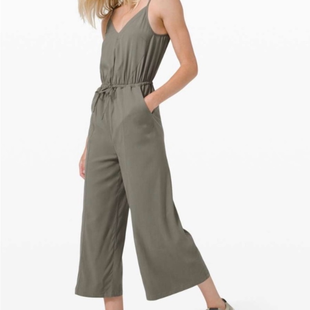 lululemon athletica Green Jumpsuit with V-neckline and Cropped Wide-Leg